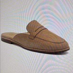 New With Box Womens Abeo Strada Mule. Size 8  Color Cuban sand.  Suede